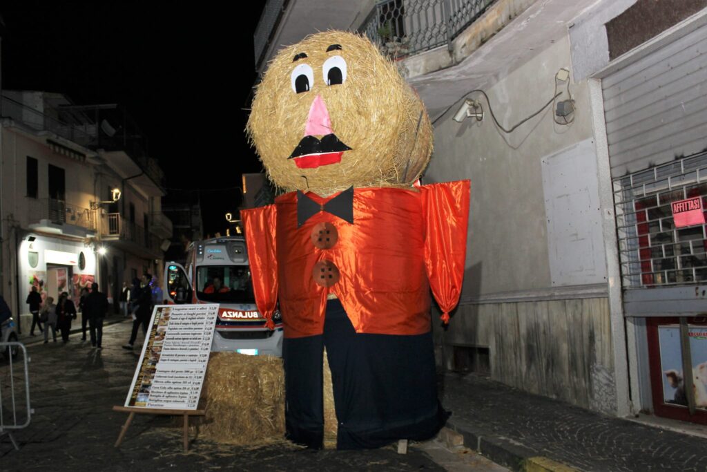 AVELLA. Le foto di un sabato di festa girando per la sagra della Castagna e della nocciola