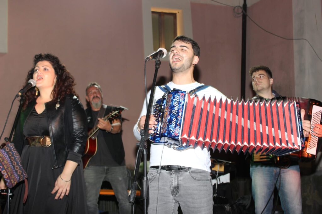 AVELLA. Le foto di un sabato di festa girando per la sagra della Castagna e della nocciola
