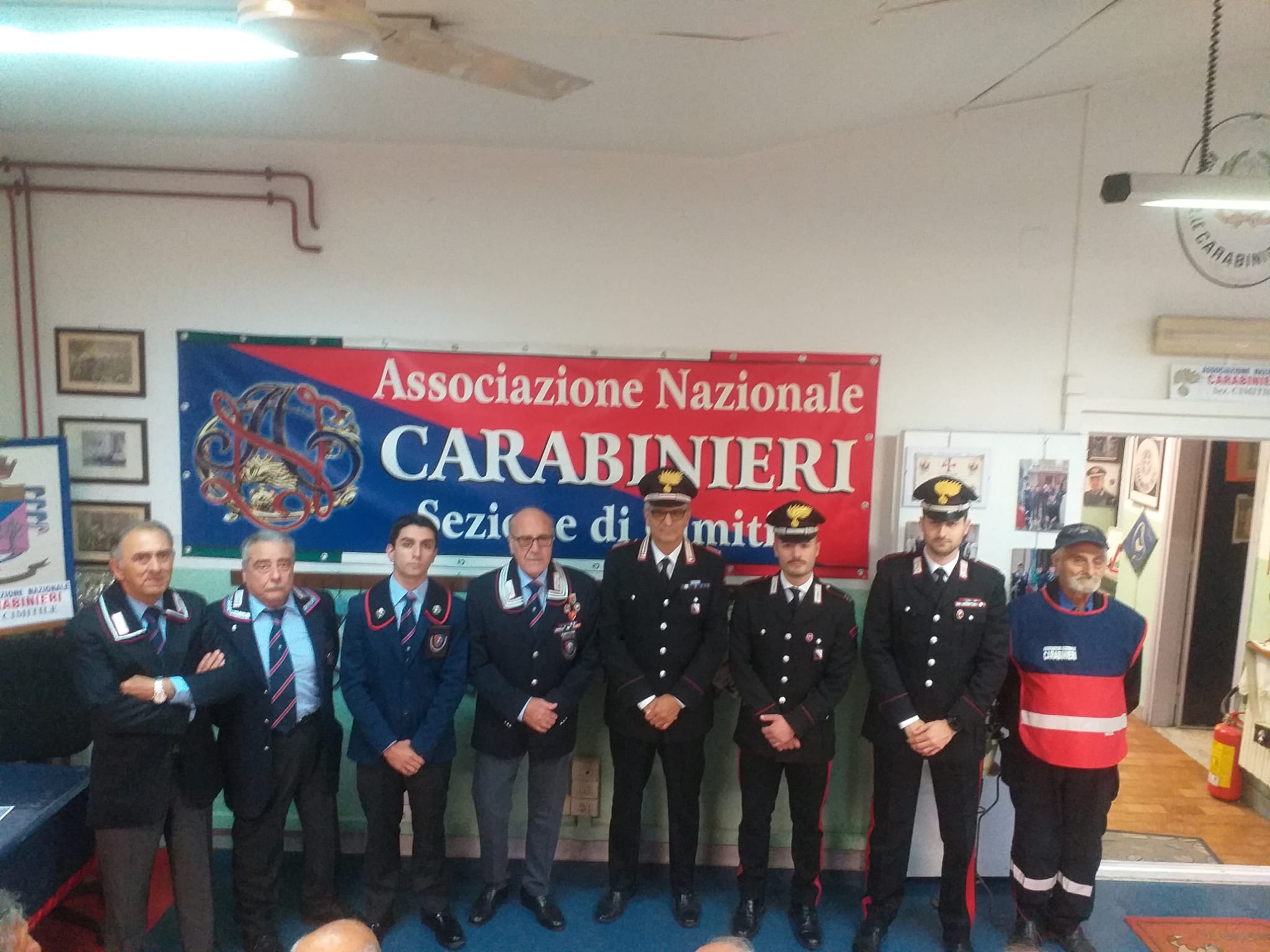 CIMITILE. Lassociazione Nazionale Carabinieri ha consegnato i riconoscimenti di fedeltà ai soci iscritti da più di 20 anni CIMITILE. Lassociazione Nazionale Carabinieri ha consegnato i riconoscimenti di fedeltà ai soci iscritti da più di 20 anni
