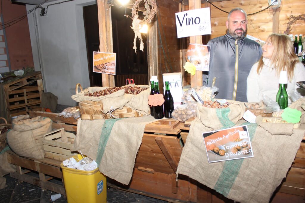 AVELLA. Le foto di un sabato di festa girando per la sagra della Castagna e della nocciola