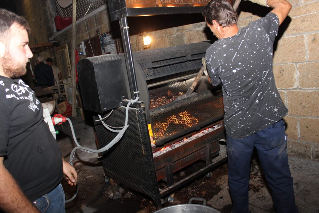 AVELLA. Le foto di un sabato di festa girando per la sagra della Castagna e della nocciola