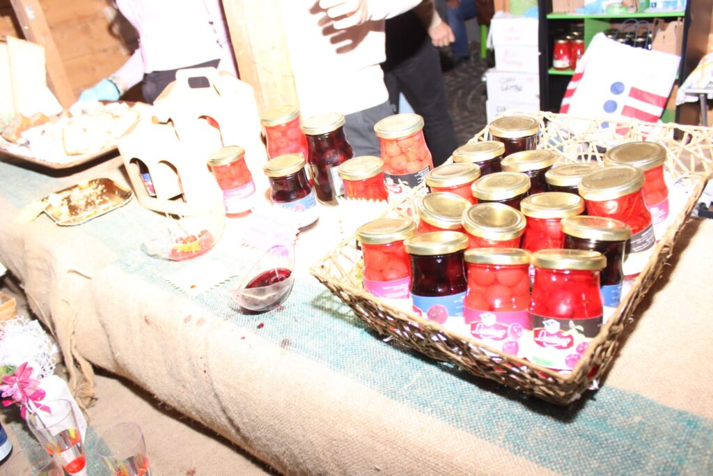 AVELLA. Le foto di un sabato di festa girando per la sagra della Castagna e della nocciola