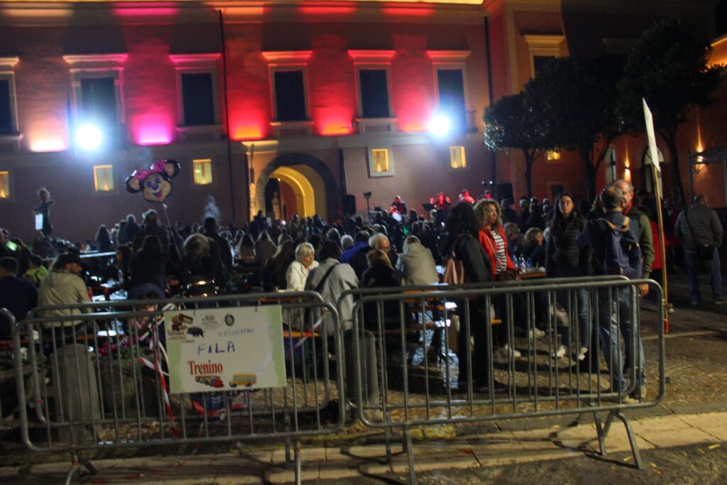 AVELLA. Le foto di un sabato di festa girando per la sagra della Castagna e della nocciola