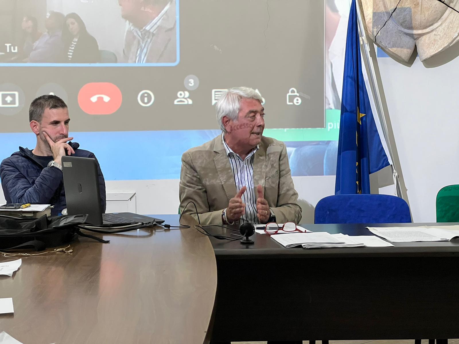 AVELLA. Il consiglio comunale approva la costruzione di un Forno crematorio. No alle telecamere per la ripresa del consiglio AVELLA. Il consiglio comunale approva la costruzione di un Forno crematorio. No alle telecamere per la ripresa del consiglio