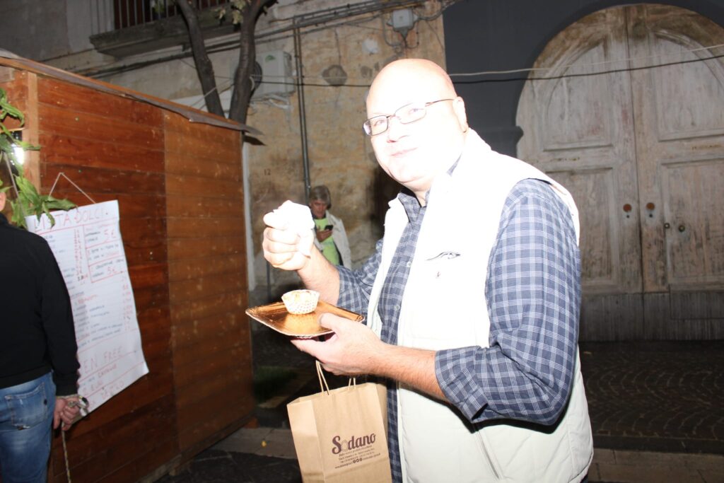 AVELLA. Le foto di un sabato di festa girando per la sagra della Castagna e della nocciola