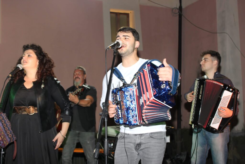 AVELLA. Le foto di un sabato di festa girando per la sagra della Castagna e della nocciola