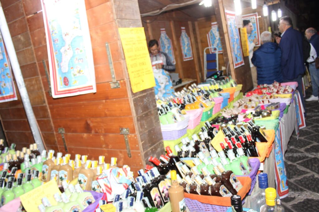 AVELLA. Le foto di un sabato di festa girando per la sagra della Castagna e della nocciola