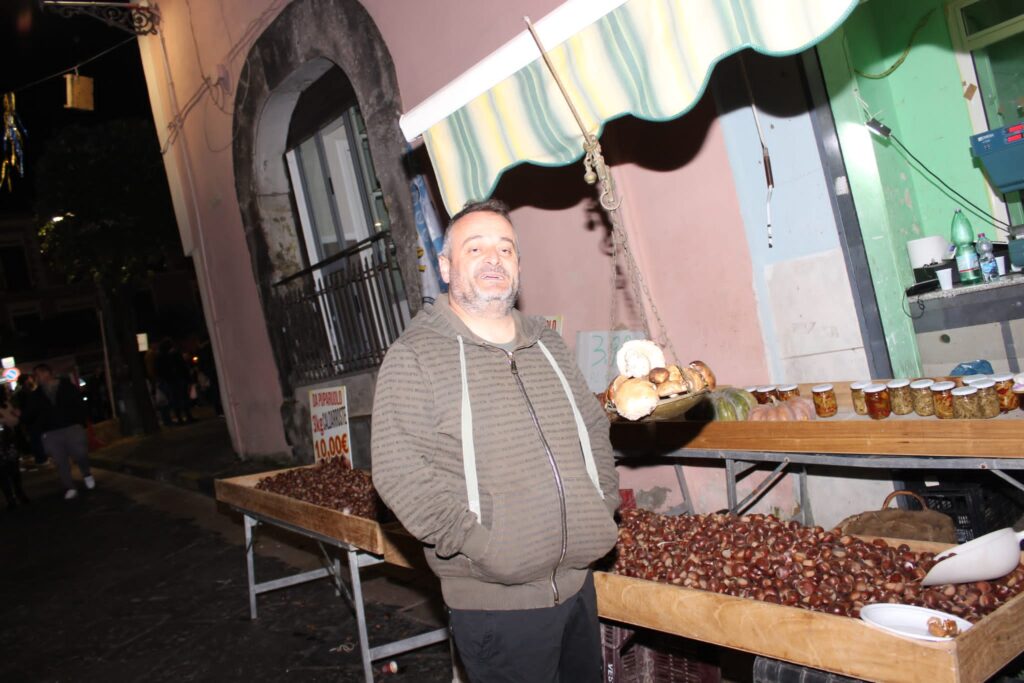 AVELLA. Le foto di un sabato di festa girando per la sagra della Castagna e della nocciola