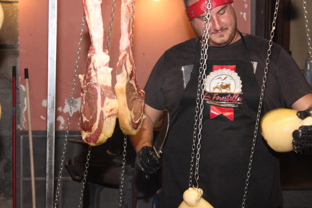 AVELLA. Le foto di un sabato di festa girando per la sagra della Castagna e della nocciola