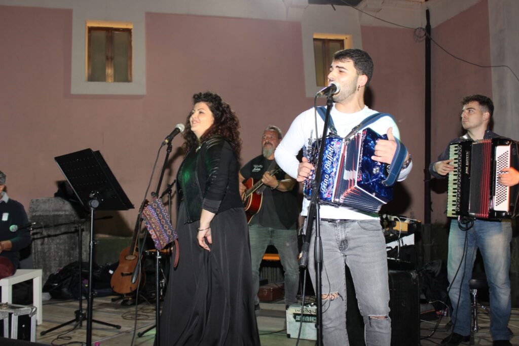AVELLA. Le foto di un sabato di festa girando per la sagra della Castagna e della nocciola