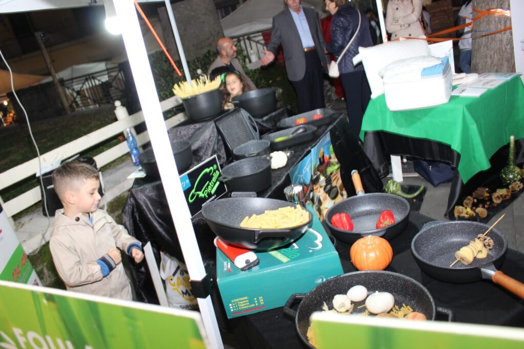 AVELLA. Le foto di un sabato di festa girando per la sagra della Castagna e della nocciola