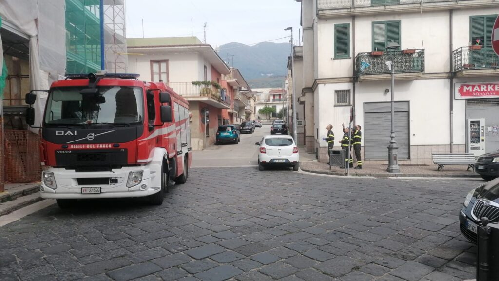 AVELLA. “Impediscono” il proseguimento dei lavori di restauro alla Chiesa, intervengono i Vigili del Fuoco