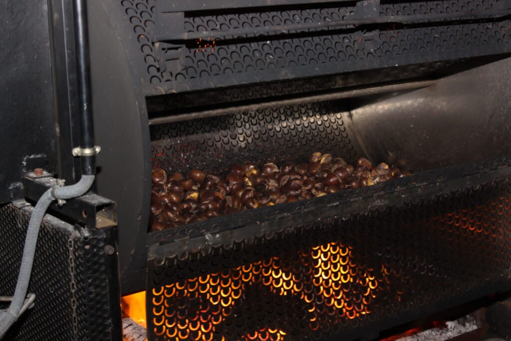 AVELLA. Le foto di un sabato di festa girando per la sagra della Castagna e della nocciola