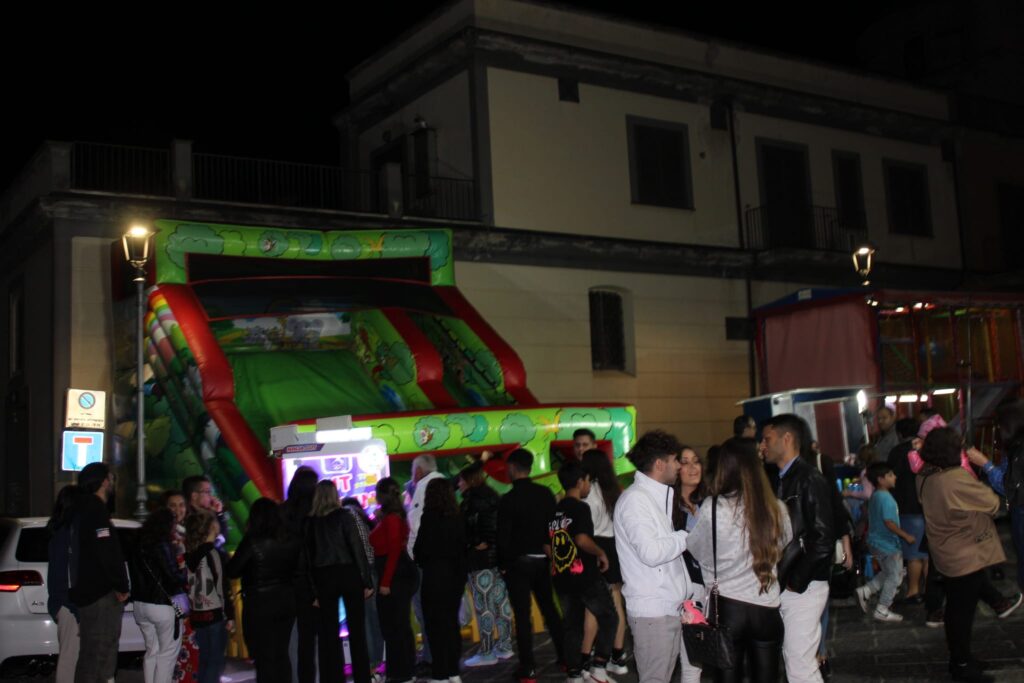 AVELLA. Le foto di un sabato di festa girando per la sagra della Castagna e della nocciola