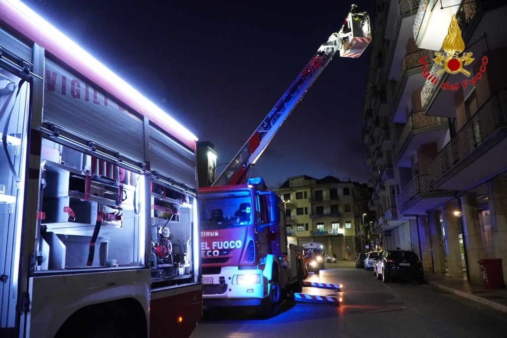 AVELLINO. Incendio di un appartamento al nono piano in via Campane AVELLINO. Incendio di un appartamento al nono piano in via Campane