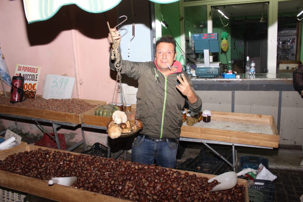 AVELLA. Le foto di un sabato di festa girando per la sagra della Castagna e della nocciola