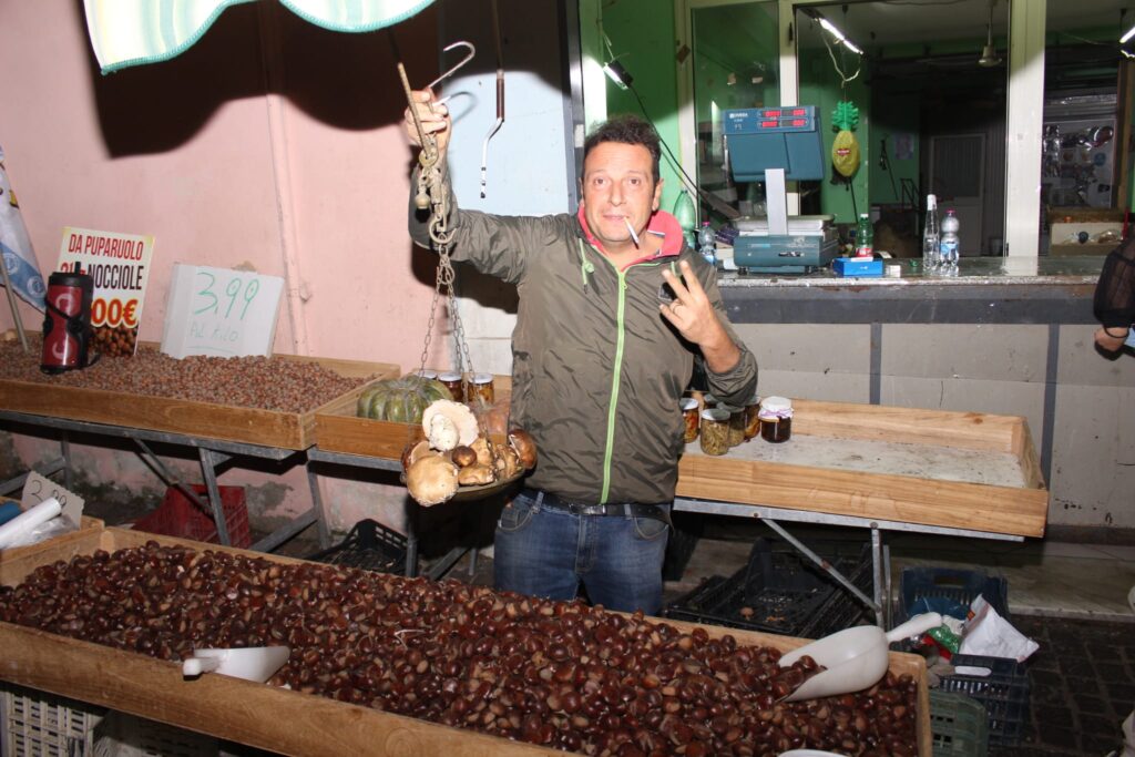 AVELLA. Le foto di un sabato di festa girando per la sagra della Castagna e della nocciola
