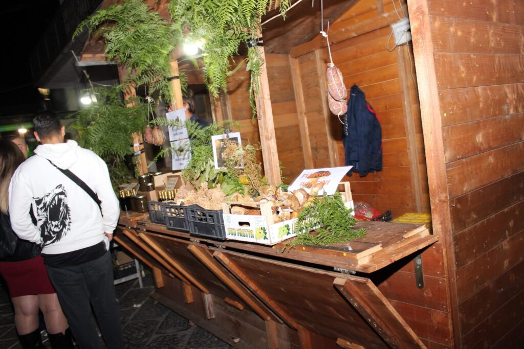 AVELLA. Le foto di un sabato di festa girando per la sagra della Castagna e della nocciola