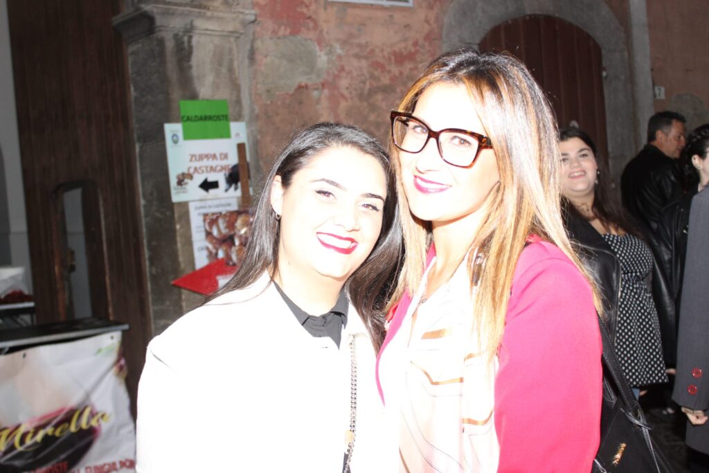 AVELLA. Le foto di un sabato di festa girando per la sagra della Castagna e della nocciola