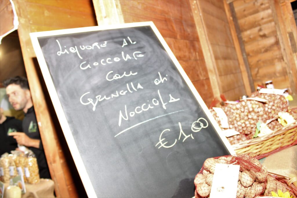 AVELLA. Le foto di un sabato di festa girando per la sagra della Castagna e della nocciola