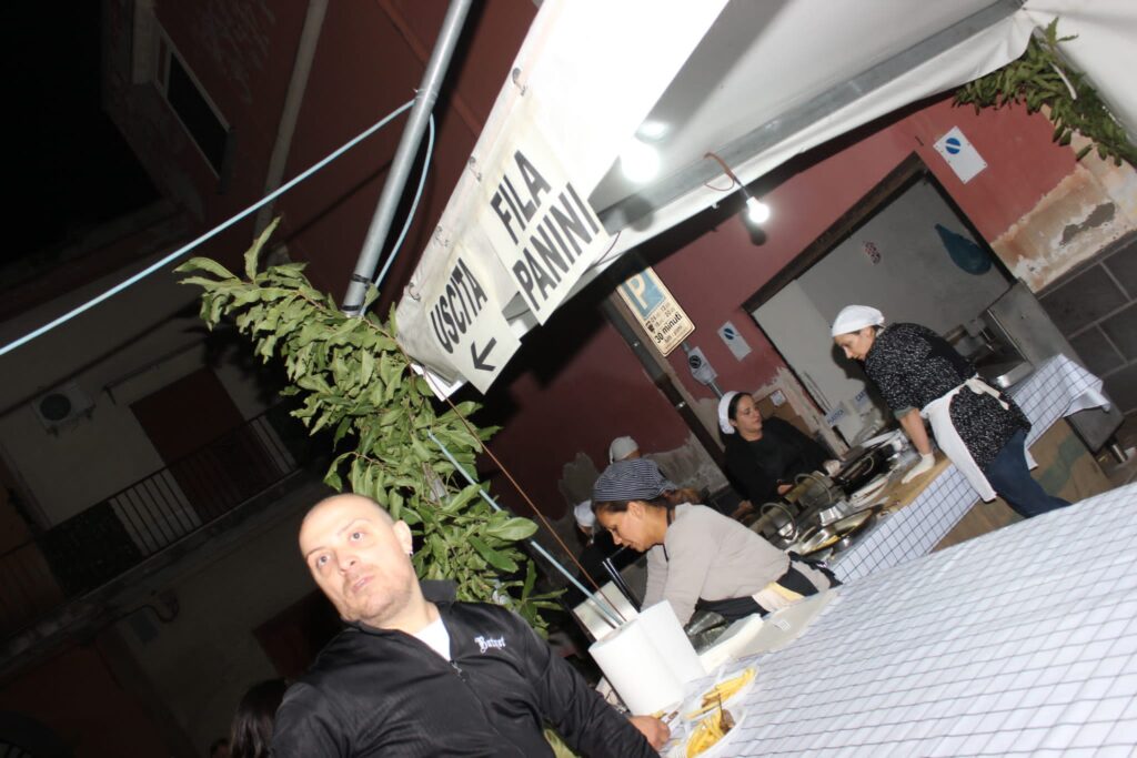AVELLA. Le foto di un sabato di festa girando per la sagra della Castagna e della nocciola