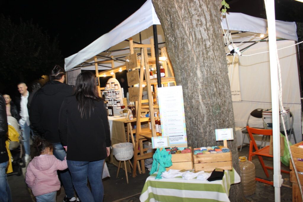 AVELLA. Le foto di un sabato di festa girando per la sagra della Castagna e della nocciola