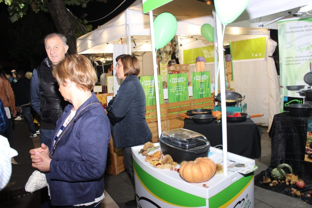 AVELLA. Le foto di un sabato di festa girando per la sagra della Castagna e della nocciola