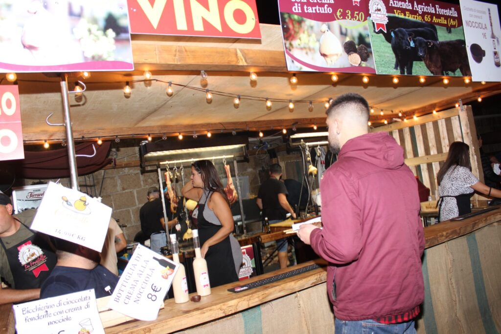 AVELLA. Le foto di un sabato di festa girando per la sagra della Castagna e della nocciola