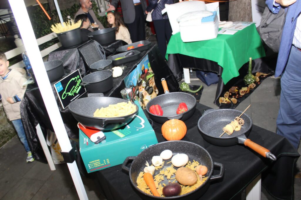 AVELLA. Le foto di un sabato di festa girando per la sagra della Castagna e della nocciola