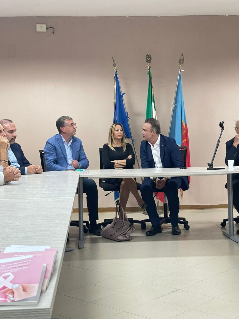 TUFINO. Premiate le Eccellenze tufinesi con il premio Rubina Corbisiero TUFINO. Premiate le Eccellenze tufinesi con il premio Rubina Corbisiero