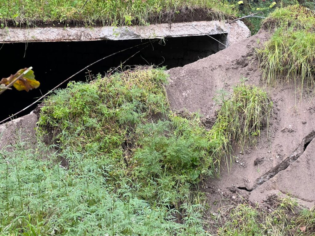 COMIZIANO. Crollano le mura dellalveo Gaudo, pericolo per la cittadina in caso di pioggia