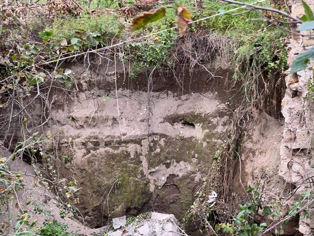 COMIZIANO. Crollano le mura dellalveo Gaudo, pericolo per la cittadina in caso di pioggia