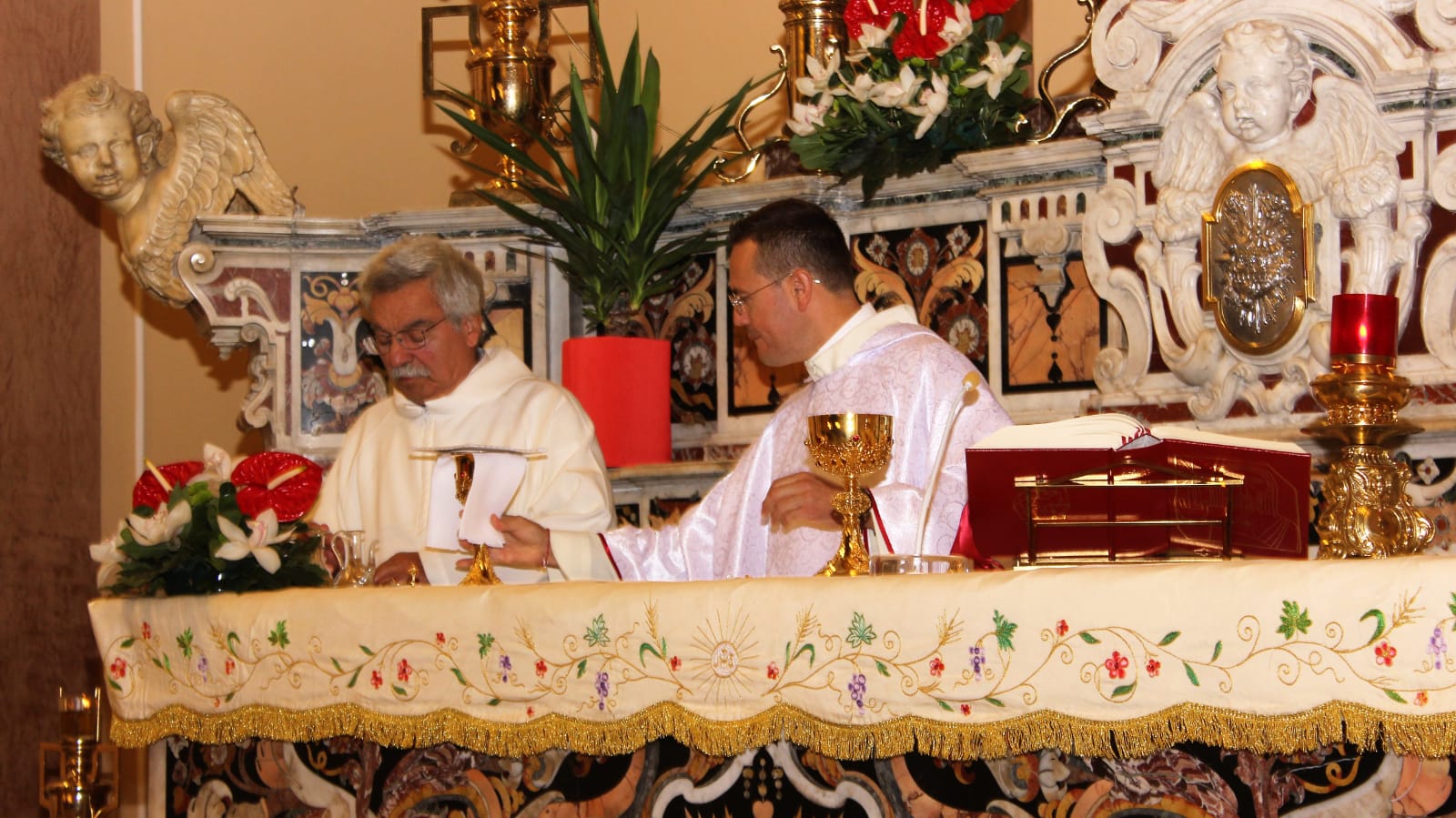 Mugnano XVII anniversario di sacerdozio per don Giuseppe Autorino. Le foto Mugnano XVII anniversario di sacerdozio per don Giuseppe Autorino. Le foto