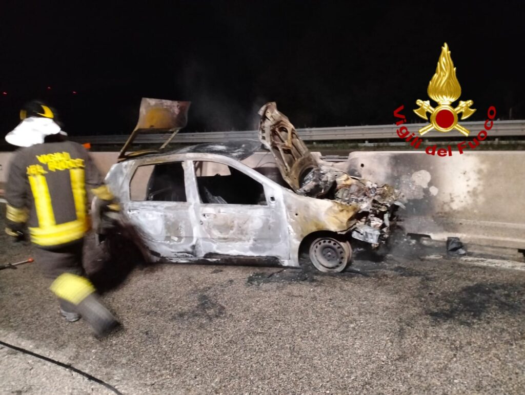 A fuoco sull’A16 in località Lacedonia auto in transito