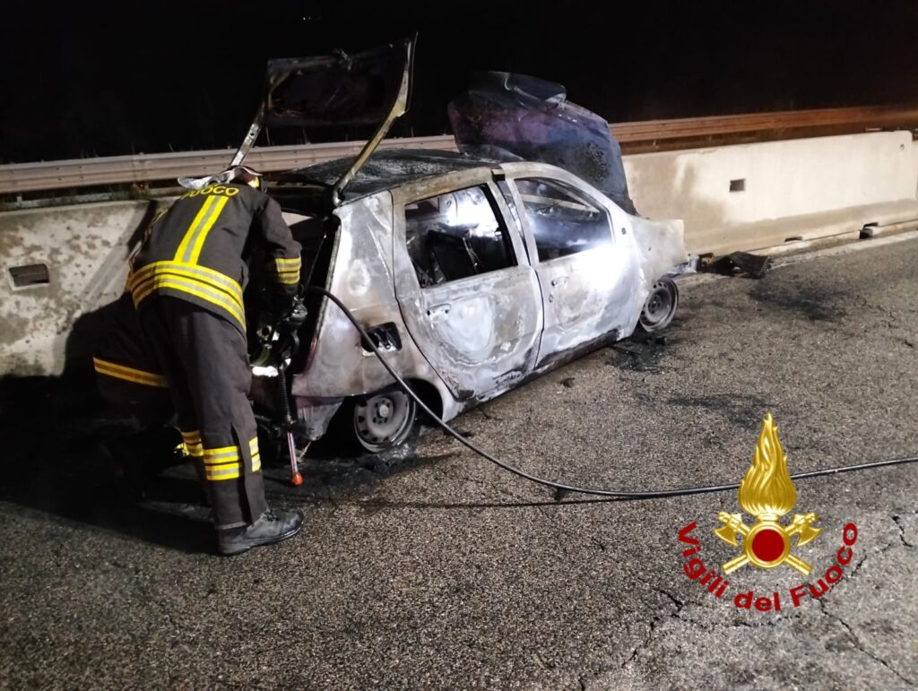 A fuoco sull’A16 in località Lacedonia auto in transito