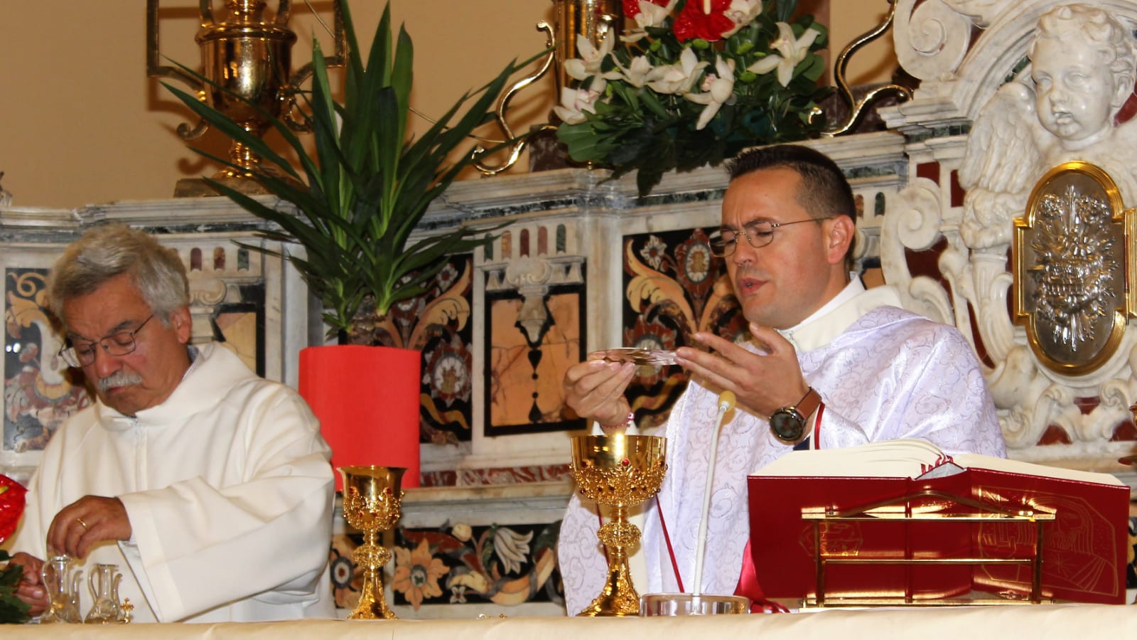 Mugnano XVII anniversario di sacerdozio per don Giuseppe Autorino. Le foto Mugnano XVII anniversario di sacerdozio per don Giuseppe Autorino. Le foto