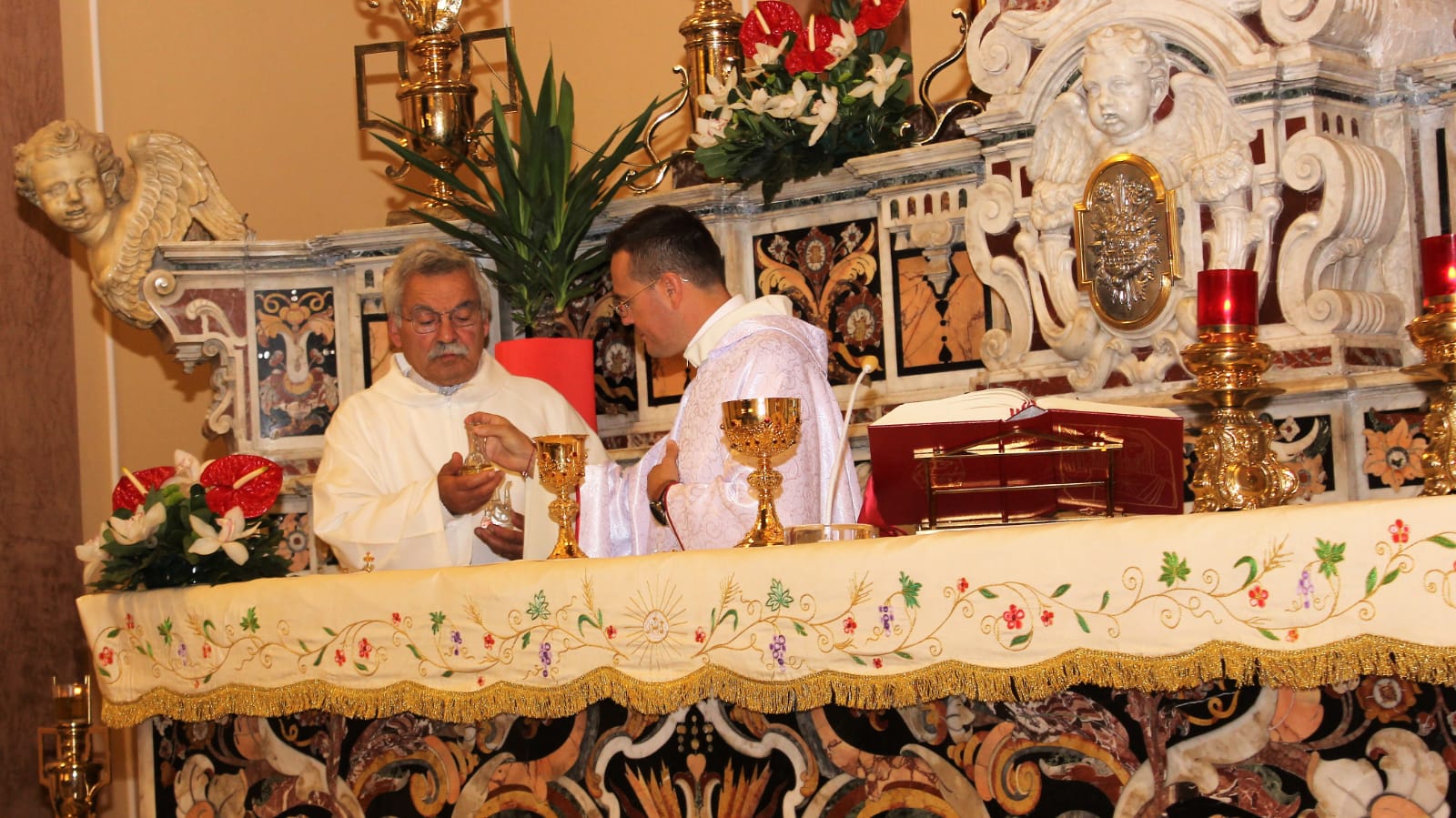 Mugnano XVII anniversario di sacerdozio per don Giuseppe Autorino. Le foto Mugnano XVII anniversario di sacerdozio per don Giuseppe Autorino. Le foto