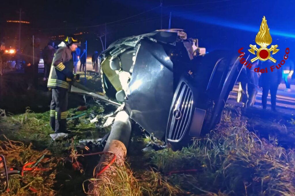 FRIGENTO (AV). Incidente stradale, auto finisce fuori strada. Due feriti