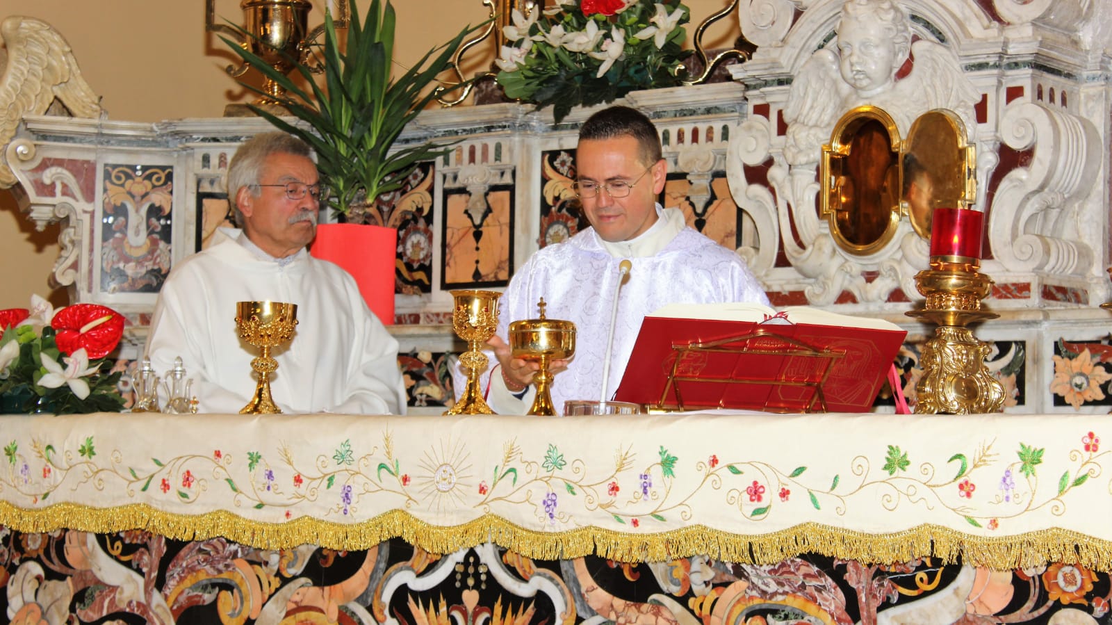 Mugnano XVII anniversario di sacerdozio per don Giuseppe Autorino. Le foto Mugnano XVII anniversario di sacerdozio per don Giuseppe Autorino. Le foto