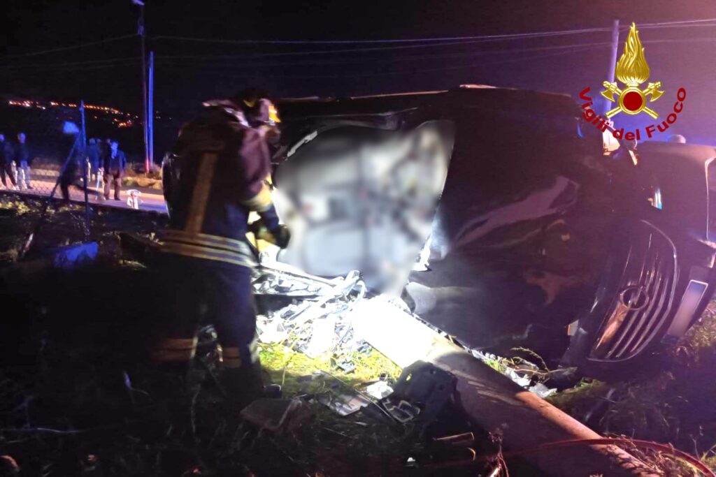 FRIGENTO (AV). Incidente stradale, auto finisce fuori strada. Due feriti