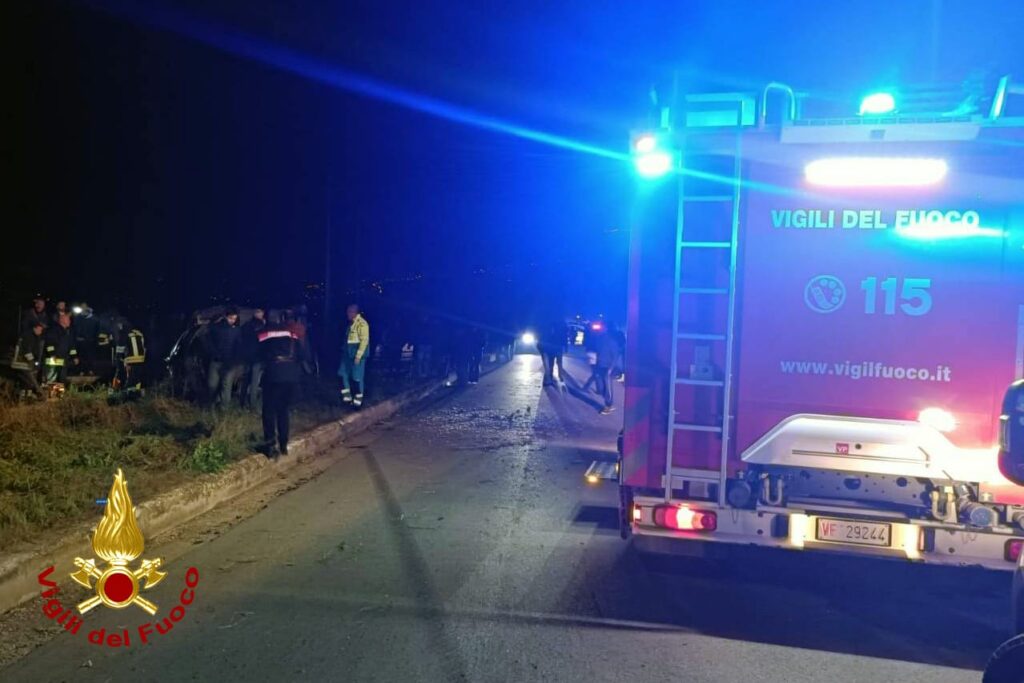 FRIGENTO (AV). Incidente stradale, auto finisce fuori strada. Due feriti