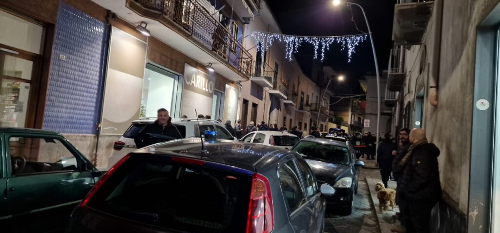 BAIANO. Carabinieri inseguono e bloccano auto sospetta. Paura nel centro storico. Video e Foto