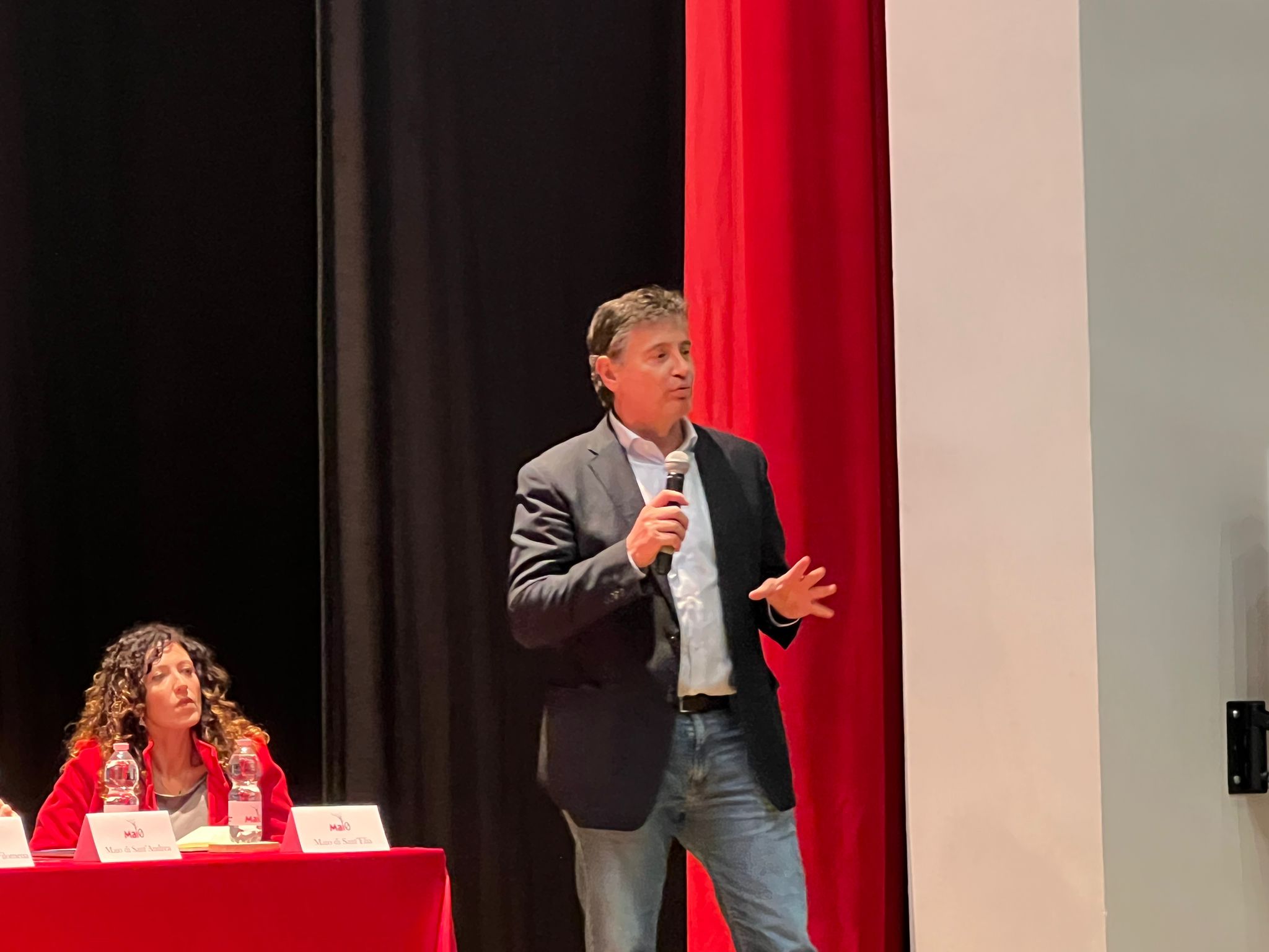 BAIANO. Maio anno zero, al teatro Colosseo sindaci e rappresentanti di alcun comuni irpini hanno raccontato la loro festa BAIANO. Maio anno zero, al teatro Colosseo sindaci e rappresentanti di alcun comuni irpini hanno raccontato la loro festa