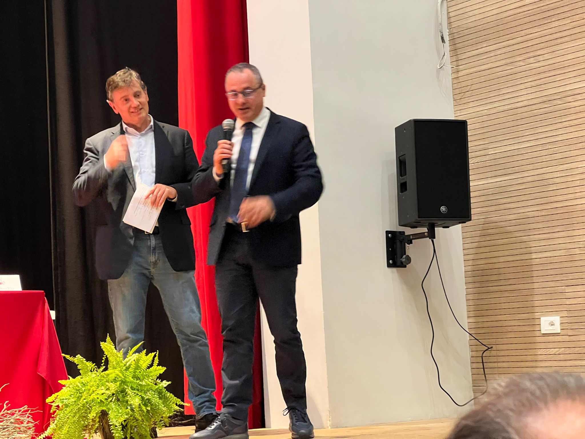 BAIANO. Maio anno zero, al teatro Colosseo sindaci e rappresentanti di alcun comuni irpini hanno raccontato la loro festa BAIANO. Maio anno zero, al teatro Colosseo sindaci e rappresentanti di alcun comuni irpini hanno raccontato la loro festa