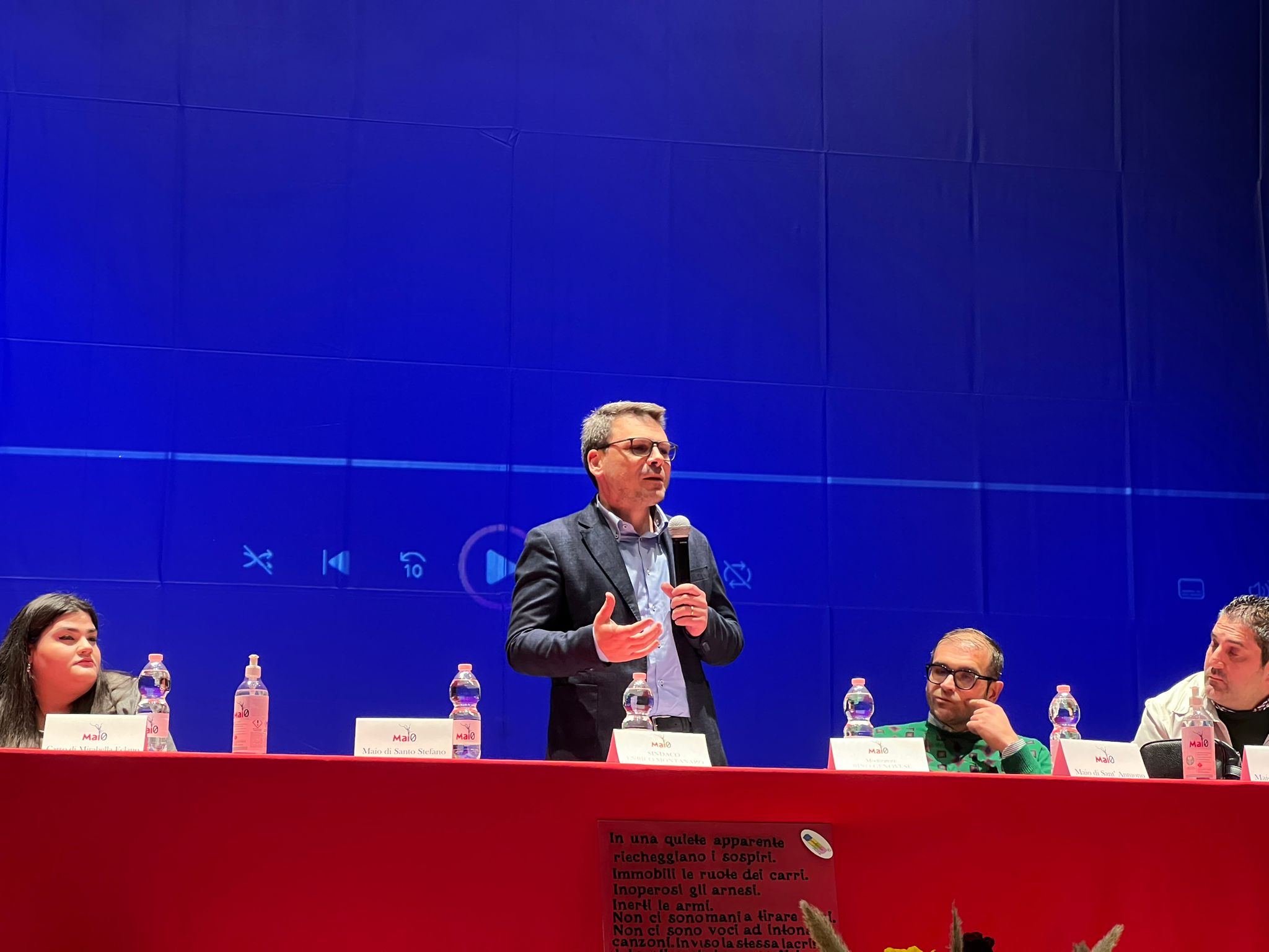 BAIANO. Maio anno zero, al teatro Colosseo sindaci e rappresentanti di alcun comuni irpini hanno raccontato la loro festa BAIANO. Maio anno zero, al teatro Colosseo sindaci e rappresentanti di alcun comuni irpini hanno raccontato la loro festa