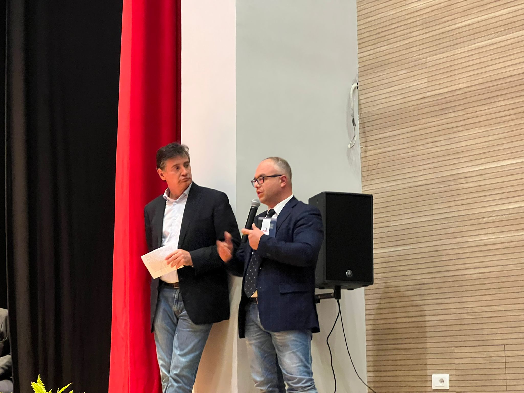 BAIANO. Maio anno zero, al teatro Colosseo sindaci e rappresentanti di alcun comuni irpini hanno raccontato la loro festa BAIANO. Maio anno zero, al teatro Colosseo sindaci e rappresentanti di alcun comuni irpini hanno raccontato la loro festa