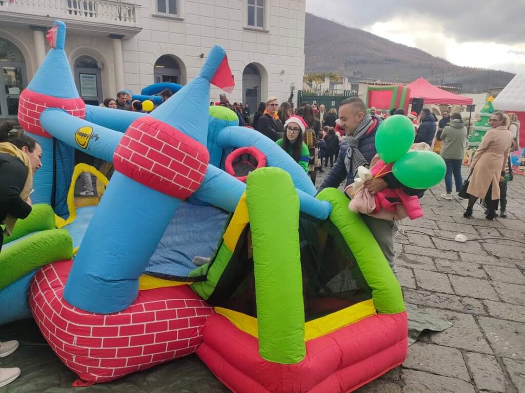 Mugnano del Cardinale Stamattina per lImmacolata tutti i bambini in piazza Mugnano del Cardinale Stamattina per lImmacolata tutti i bambini in piazza