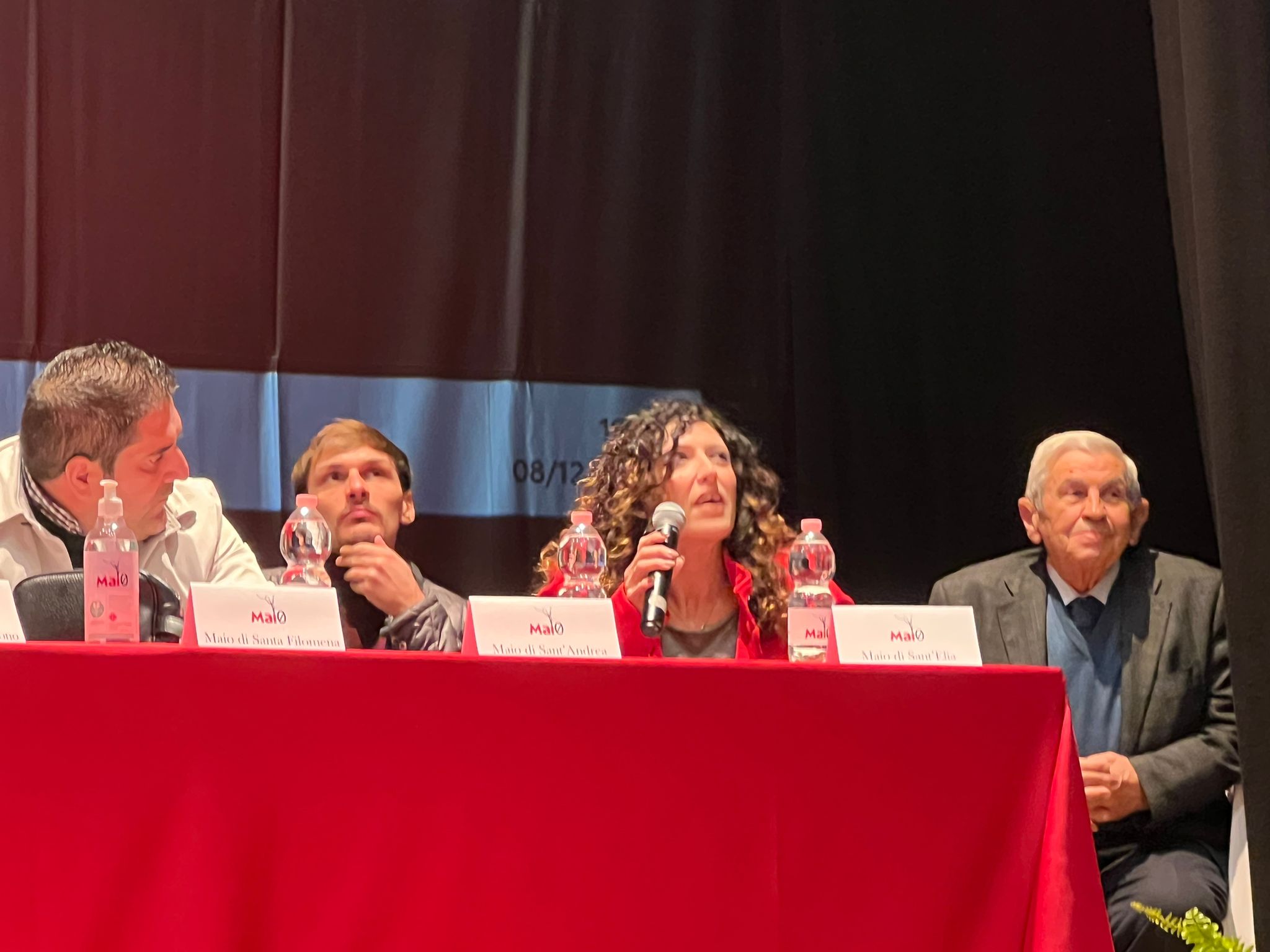 BAIANO. Maio anno zero, al teatro Colosseo sindaci e rappresentanti di alcun comuni irpini hanno raccontato la loro festa BAIANO. Maio anno zero, al teatro Colosseo sindaci e rappresentanti di alcun comuni irpini hanno raccontato la loro festa