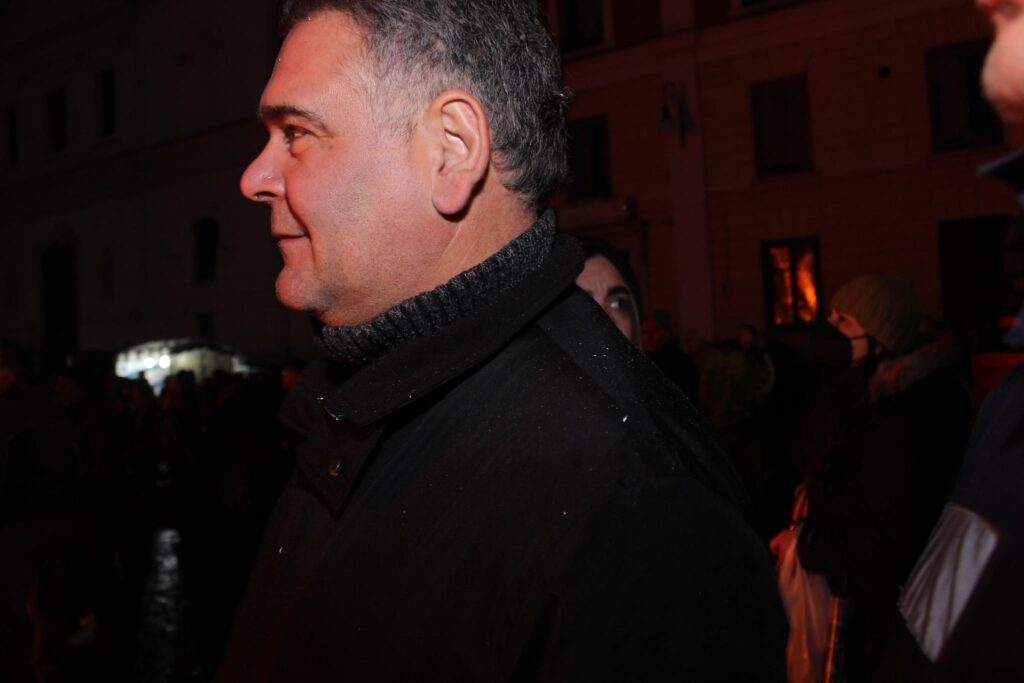 Mugnano del Cardinale  Acceso il Fucarone di Santa Lucia. Foto