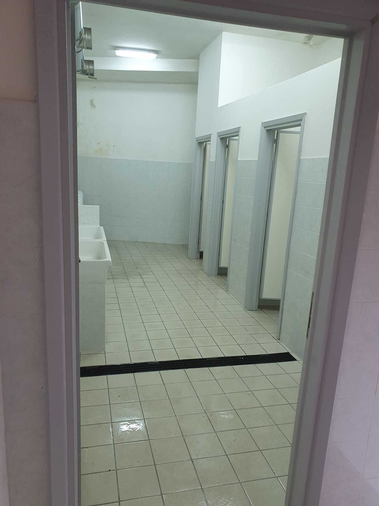 GROTTAMINARDA. In corso la riqualificazione della scalinata dei giardini De Curtis e dei bagni pubblici. GROTTAMINARDA. In corso la riqualificazione della scalinata dei giardini De Curtis e dei bagni pubblici.